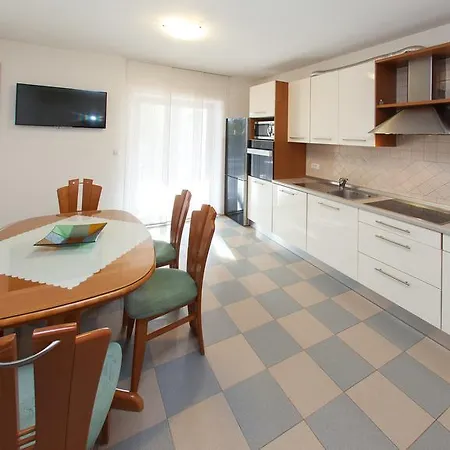 Apartment Luana *